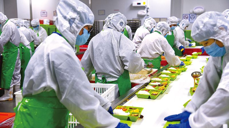在开始安装膨化食品机械之前，首先要确保安装现场符合机械安装的要求。这包括：