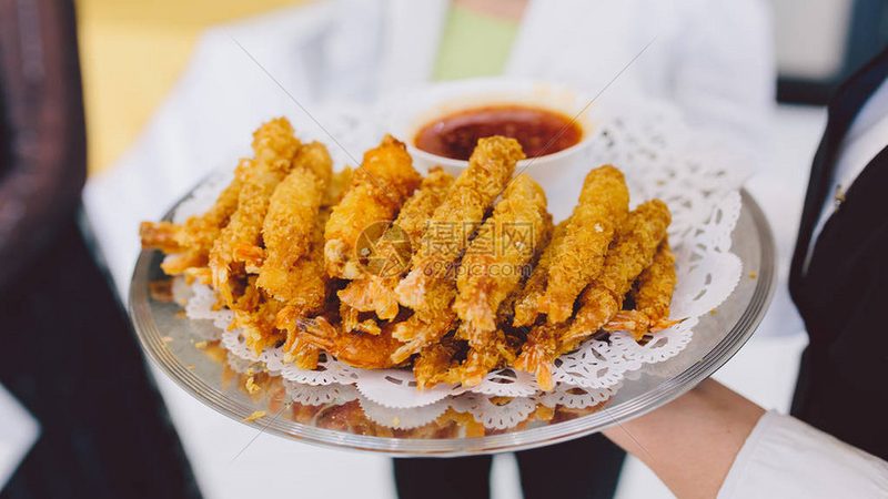 揭秘散装膨化食品批发流程：从原料到成品
