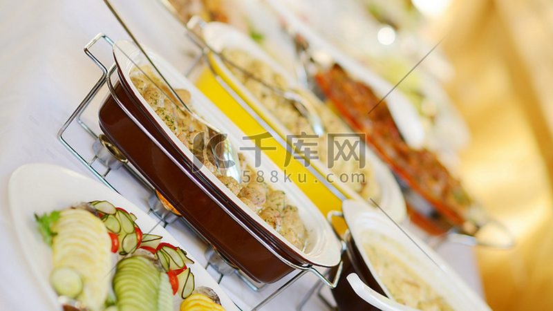 夫妻创业新选择：揭秘茶饮加盟店的经营之道